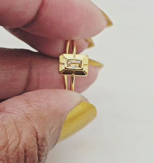 18kt gold plated stainless steel non-tarnish ring. Dainty design with a clear crystal in the middle for an extra unique touch and flair. This ring is great to layer with other complimenting rings and jewelry. 