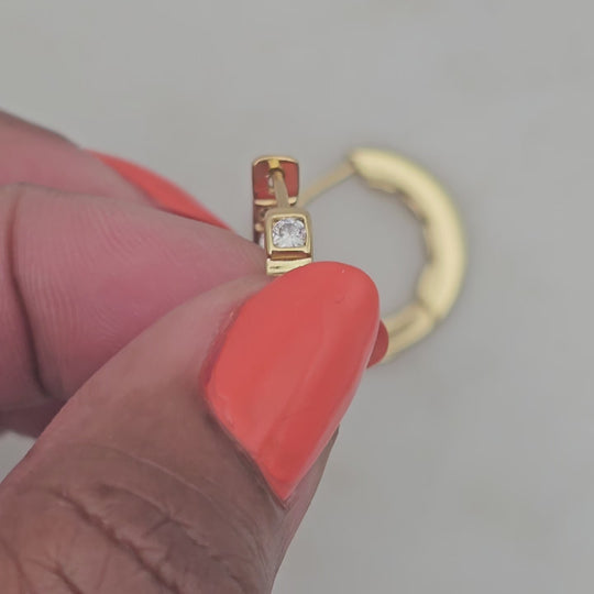 14kt gold filled small hoop earrings. Made with square crystals lined up on the outside and the inside. The squares give the hoops a unique design. 